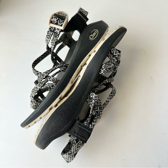 Chaco Black and White Cloud Sandals - Picture 5 of 8